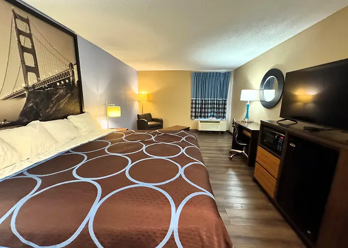 Super 8 By Wyndham Booneville
