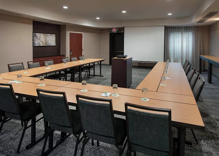 Courtyard By Marriott Lebanon