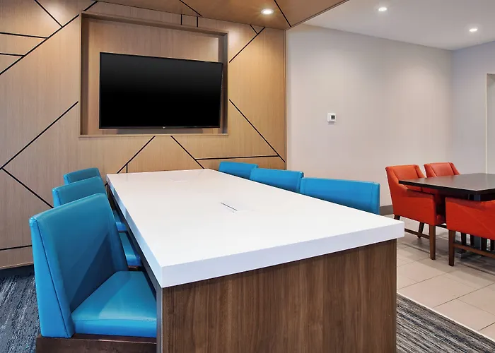 Holiday Inn Express Hotel & Suites Defiance By Ihg