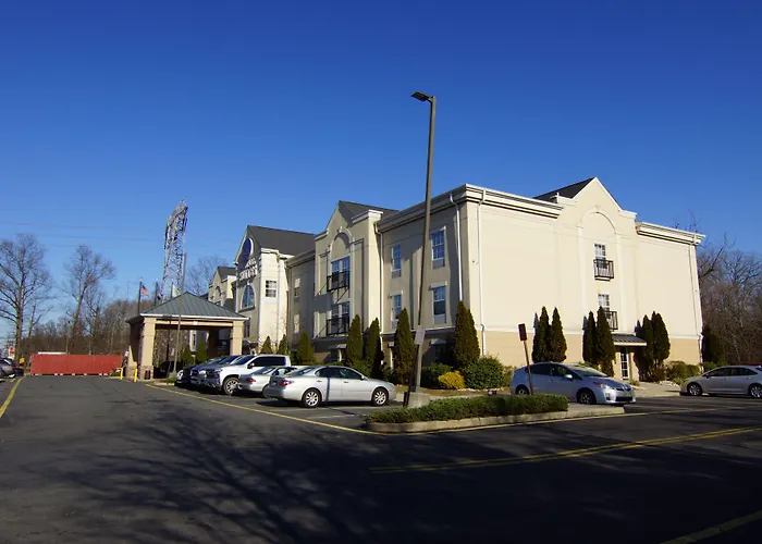 Comfort Suites Near University North Brunswick