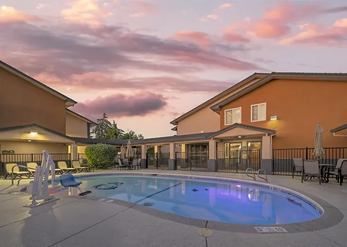 Best Western Antelope Inn & Suites
