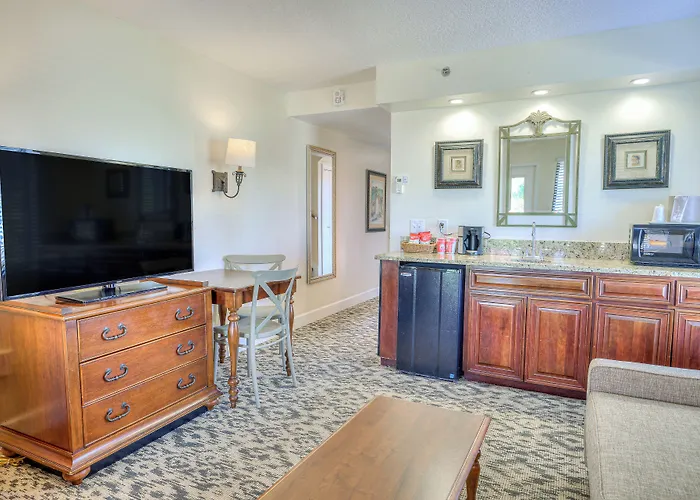 La Fiesta Ocean Inn & Suites