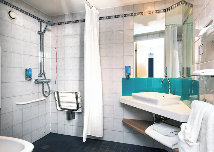 Holiday Inn Express London Luton Airport By Ihg