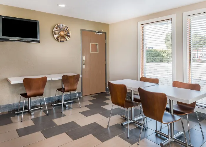 Super 8 By Wyndham Okawville