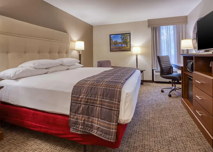 Drury Inn & Suites St. Louis - Fairview Heights