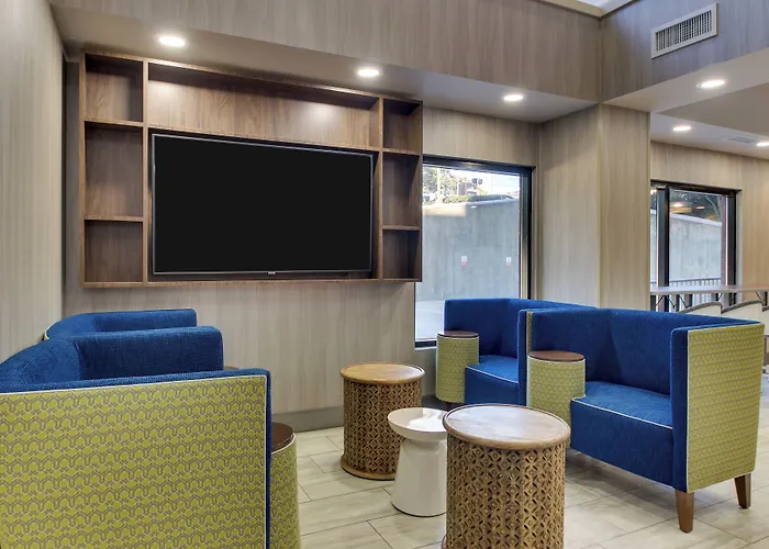 Holiday Inn Express & Suites Atlanta Perimeter Mall Hotel By Ihg