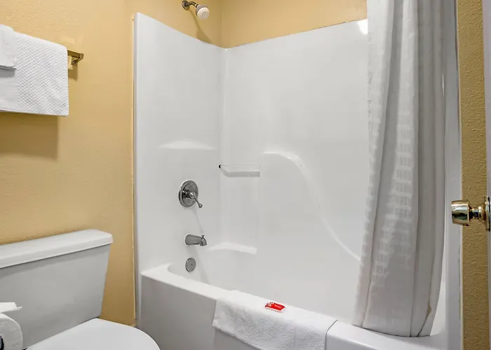 Econo Lodge Inn & Suites Evergreen