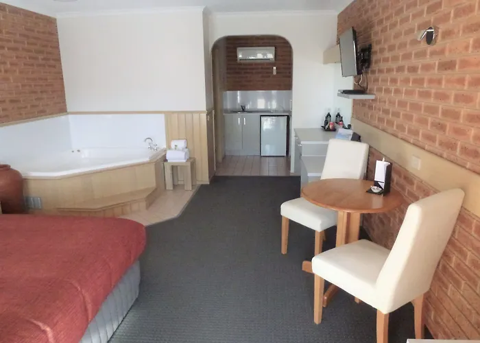 Colonial Motor Inn Bairnsdale Golden Chain Property
