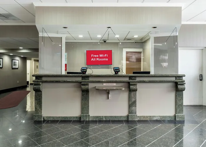 Red Roof Inn Plus Woodbridge - Carteret
