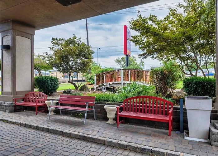 Red Roof Inn Plus Woodbridge - Carteret