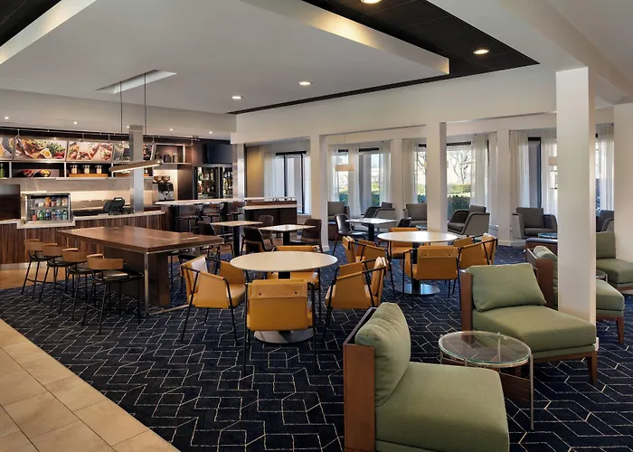 Courtyard By Marriott Bakersfield