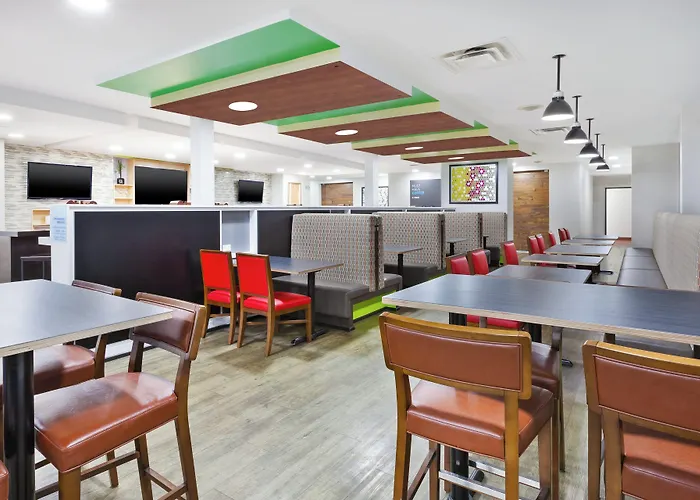Holiday Inn Express Winnipeg Airport - Polo Park By Ihg