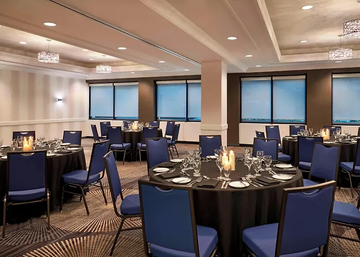 Courtyard By Marriott Toronto Downtown