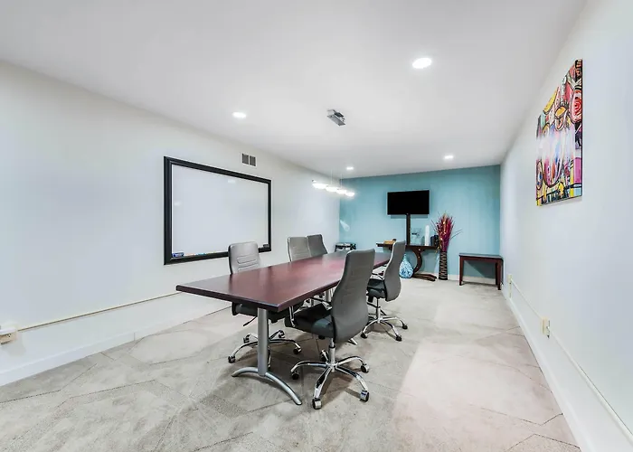 The Blu Hotel Blue Ash Cincinnati, An Ascend Collection Hotel
