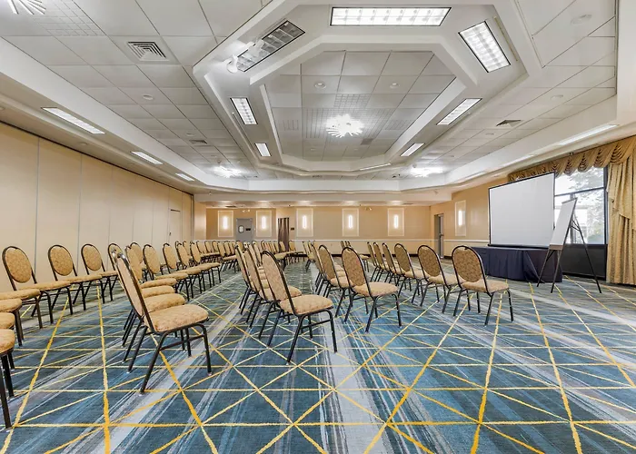 The Lux Hotel & Conference Center, An Ascend Collection Hotel