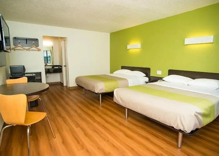 Motel 6-Palestine, Tx