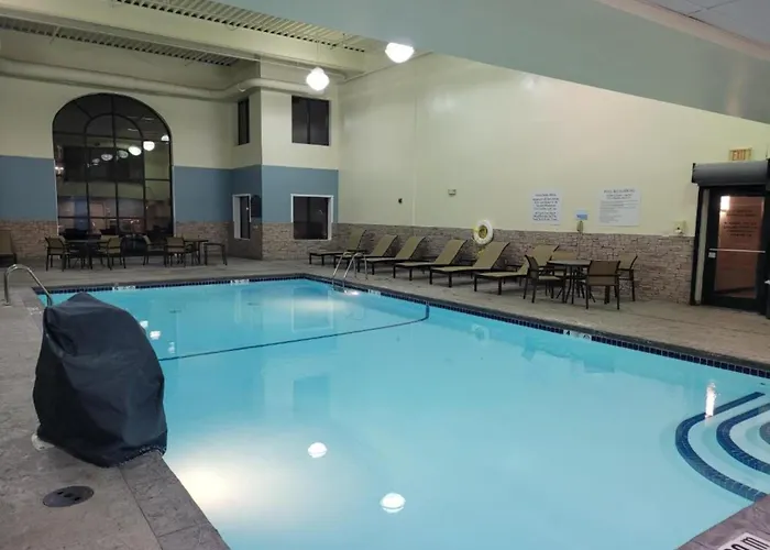 Holiday Inn Express & Suites Buffalo Airport, Ny