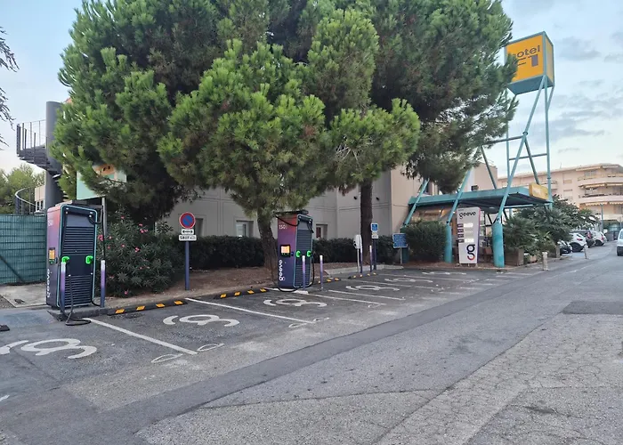 Hotelf1 Villeneuve Loubet