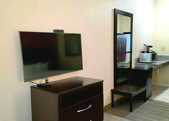 Ramada By Wyndham South Waco