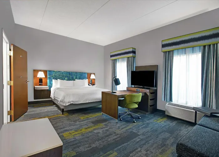 Hampton Inn & Suites Augusta West