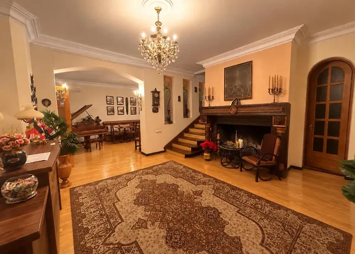 Hin Yerevantsi Hotel
