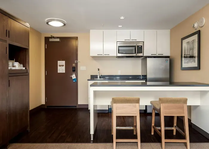 Four Points By Sheraton Kelowna Airport