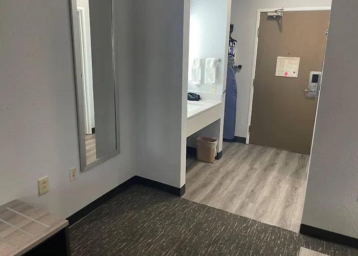 Quality Suites Abilene Mall Area