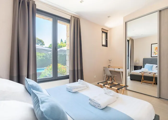 Hpc Suites - Cassis Centre - Parking Securise Et Piscine Chauffee