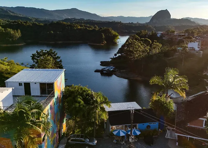 La Madriguera Hotel Guatape Con Embalse