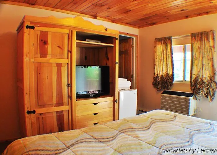 Valley Brook Inn & Cottages