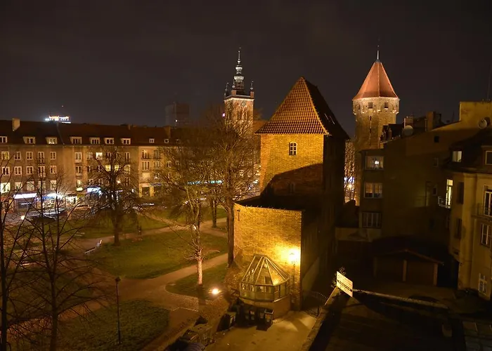 Five Point Hostel & Apartments
