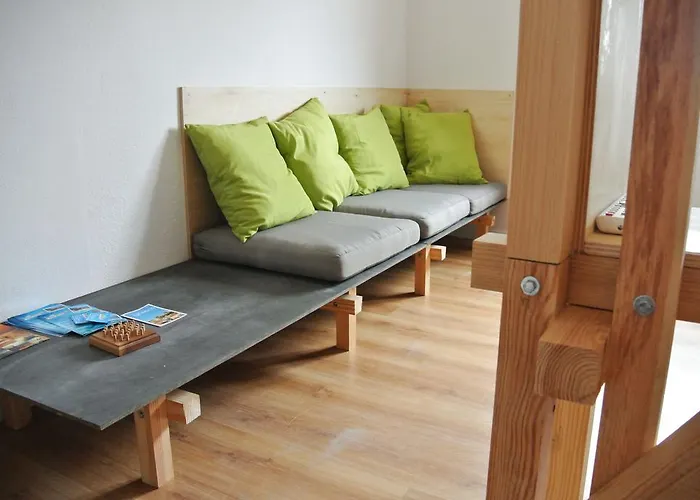 Nazare Hostel - Rooms & Dorms