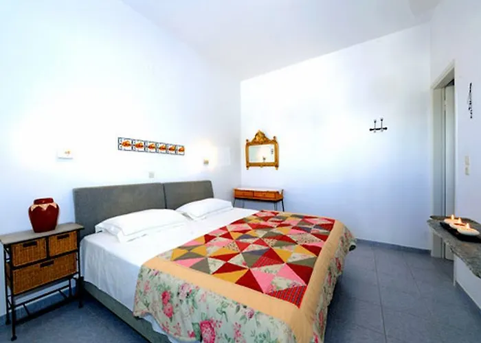 Anemoessa Rooms & Studios
