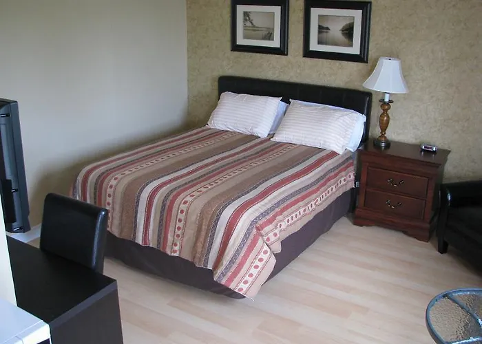 Macneil'S Motel