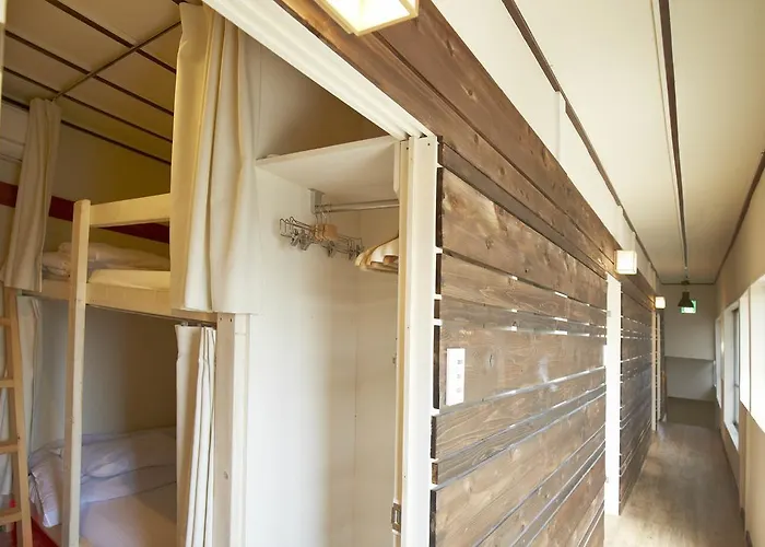 328 Hostel & Lounge