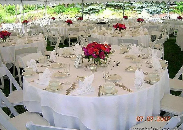 Nichols Village Hotel And Spa