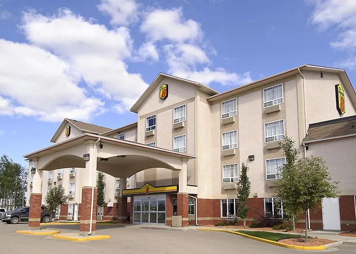 Super 8 By Wyndham High Level Ab