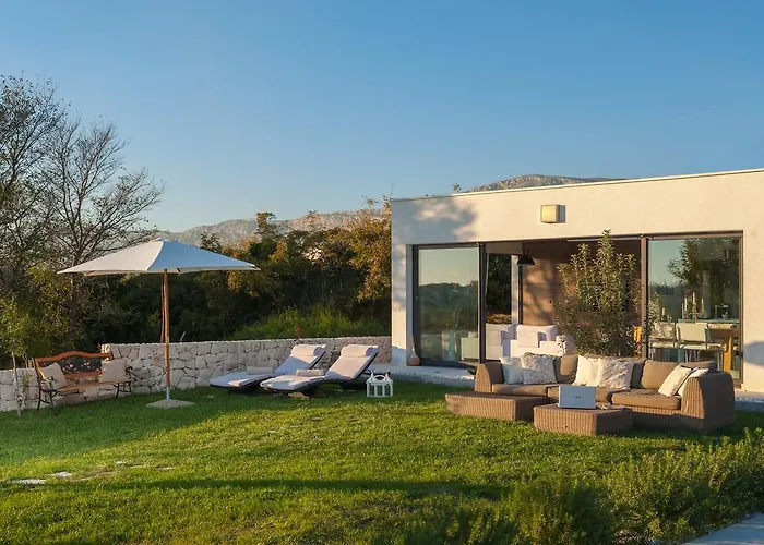 Luxury Villa Luminosa