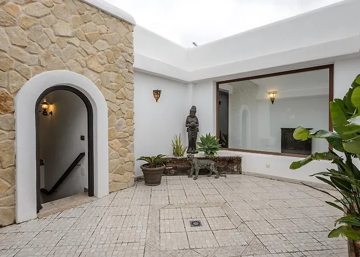 Villa Almond