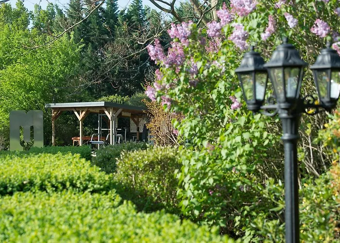 Les Carmes And Spa