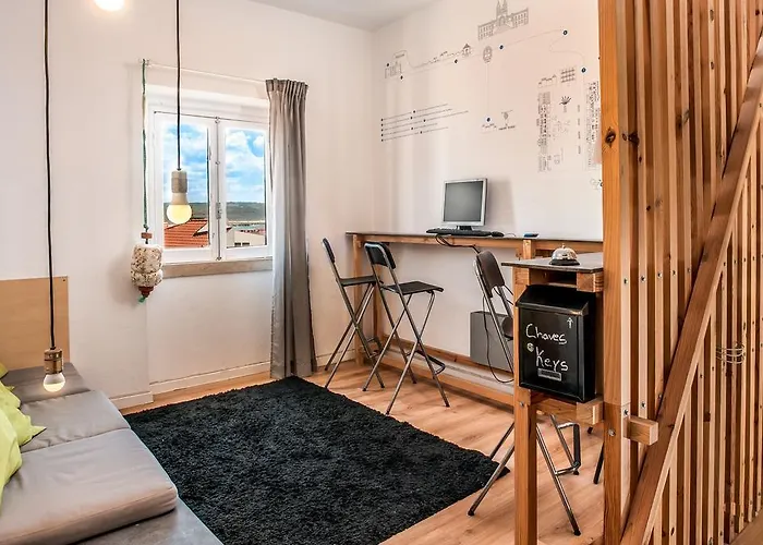 Nazare Hostel - Rooms & Dorms