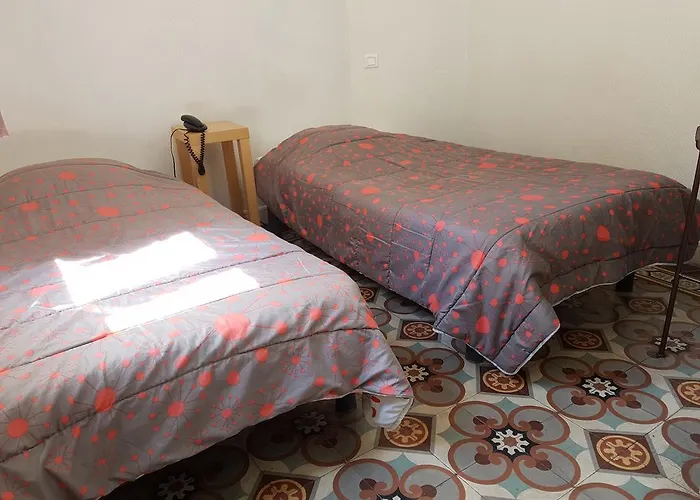 Hotel Des Poetes Avec Parking Sur Reservation