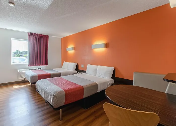 Motel 6 Omaha - Central