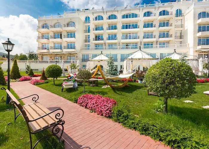 Therma Palace - Balneo Spa, Free Parking & Mineral Pools