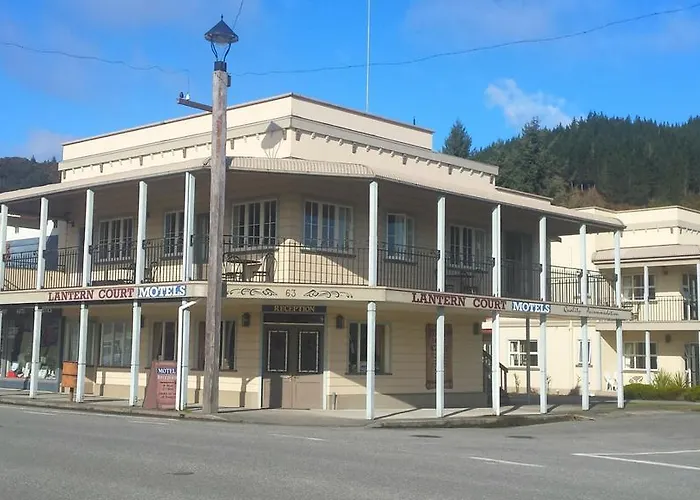 Lantern Court Motel