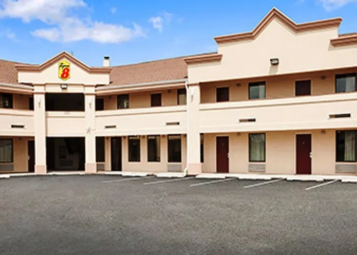 Super 8 By Wyndham Rahway/Newark