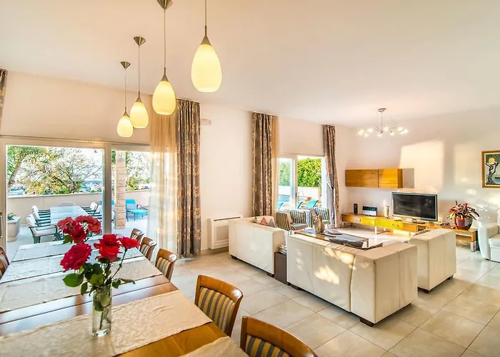 Magnificent Villa In Supetar With Swimming Pool
