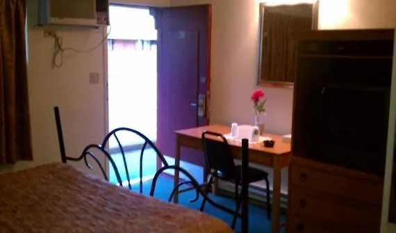 Americana Inn Farmingdale
