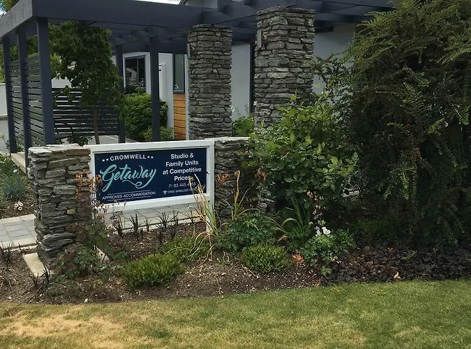 Cromwell Getaway
