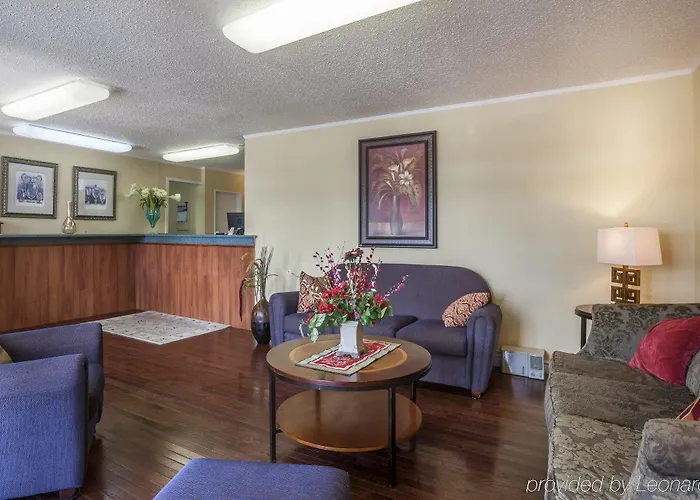 Econo Lodge Macpuffin